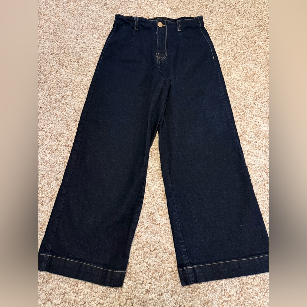 Autress Filles.  Wore once, excellent condition

Waste 28
Length 25
Rise 12